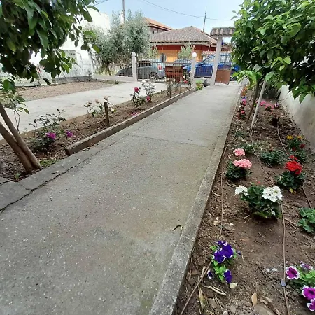 Lemon Tree Lejlighed Néoi Epivátai